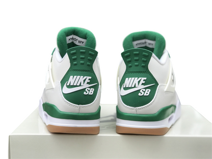 Air Jordan 4 Retro "Pine Green"